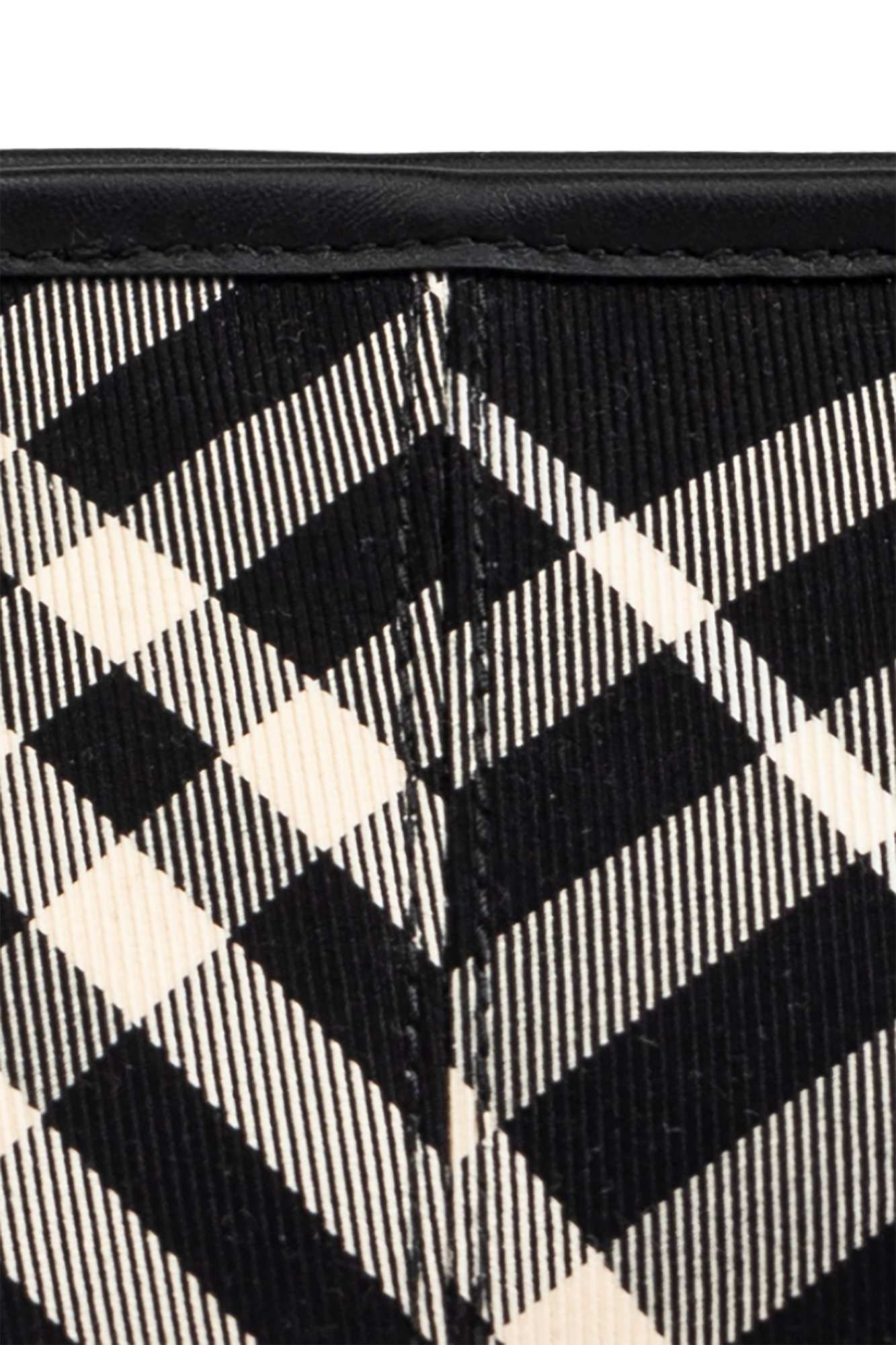 Black and white on sale burberry clutch purse